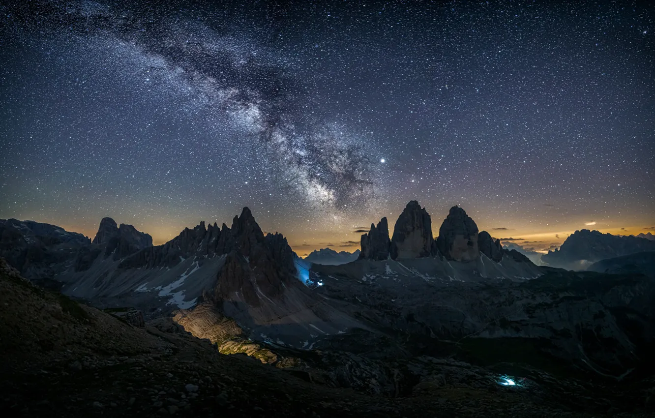 Фото обои небо, свет, горы, ночь, природа, звёзды, Италия, млечный путь