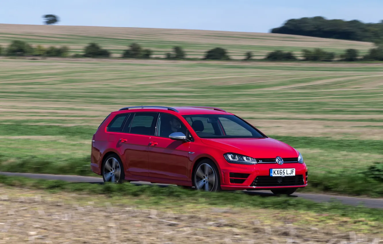 Фото обои поле, красный, Volkswagen, универсал, 2015, Golf R Estate