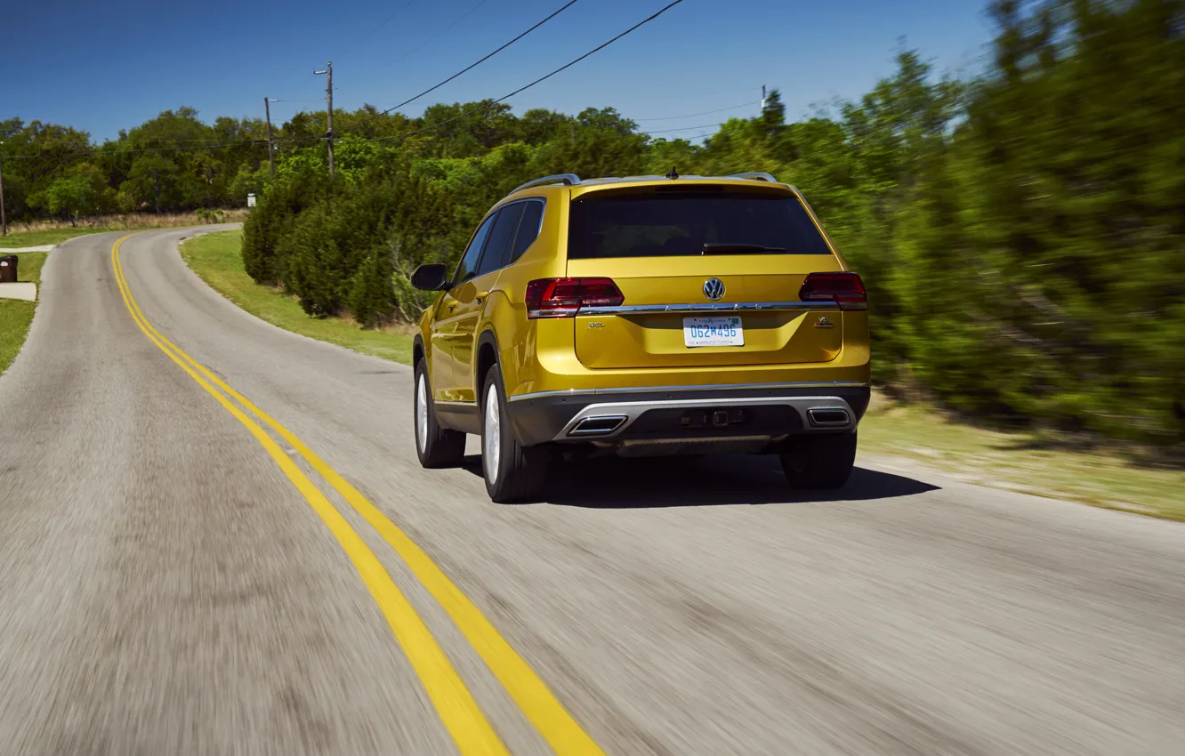 Фото обои дорога, жёлтый, растительность, Volkswagen, Atlas, 2017
