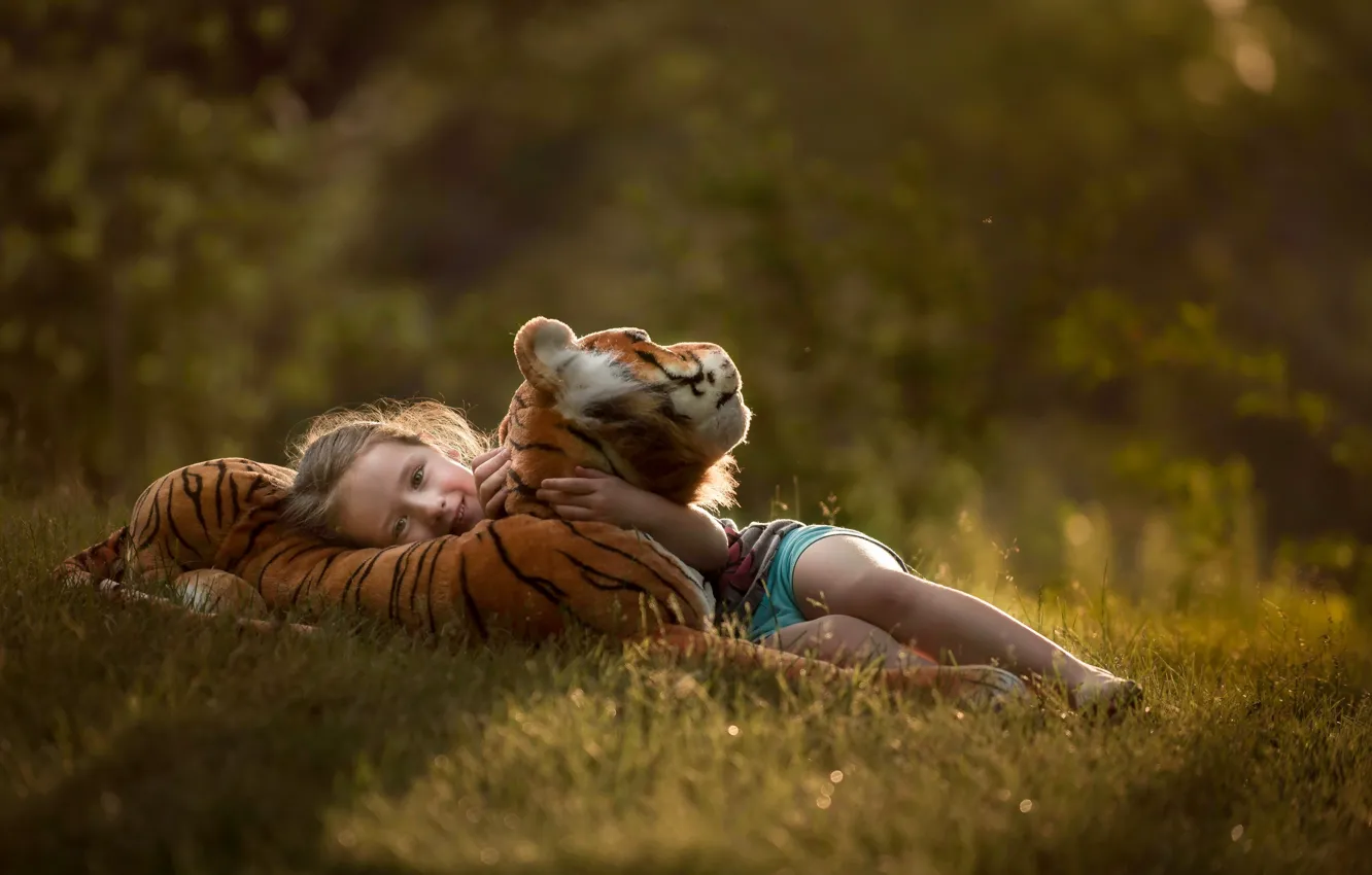 Фото обои тигр, вечер, девочка
