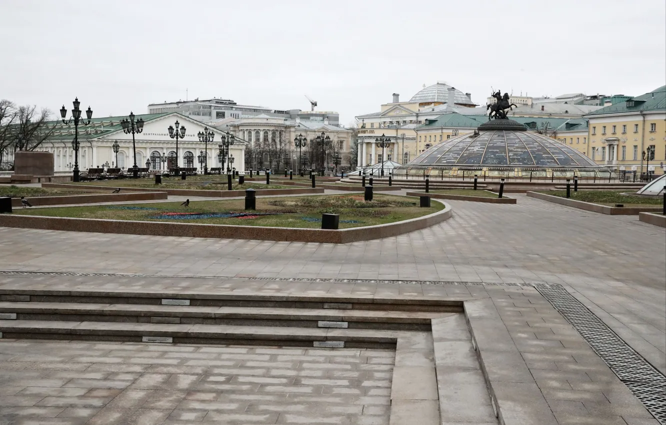 Фото обои город, Москва, Манежная площадь, безлюдье, начало апреля 2020г, covid 19 - вирус - карантин