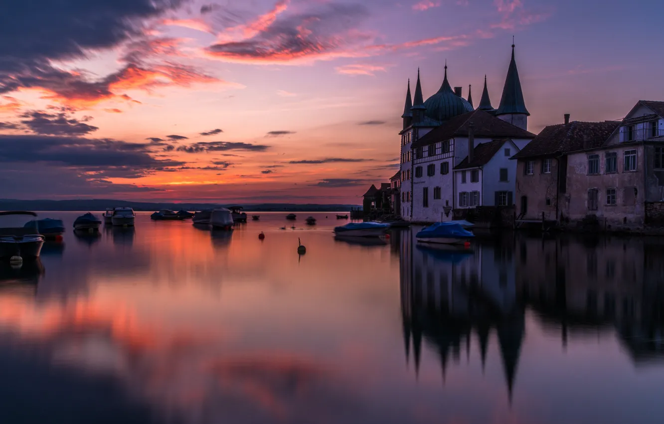 Фото обои закат, отражение, замок, берег, дома, лодки, архитектура, сумерки