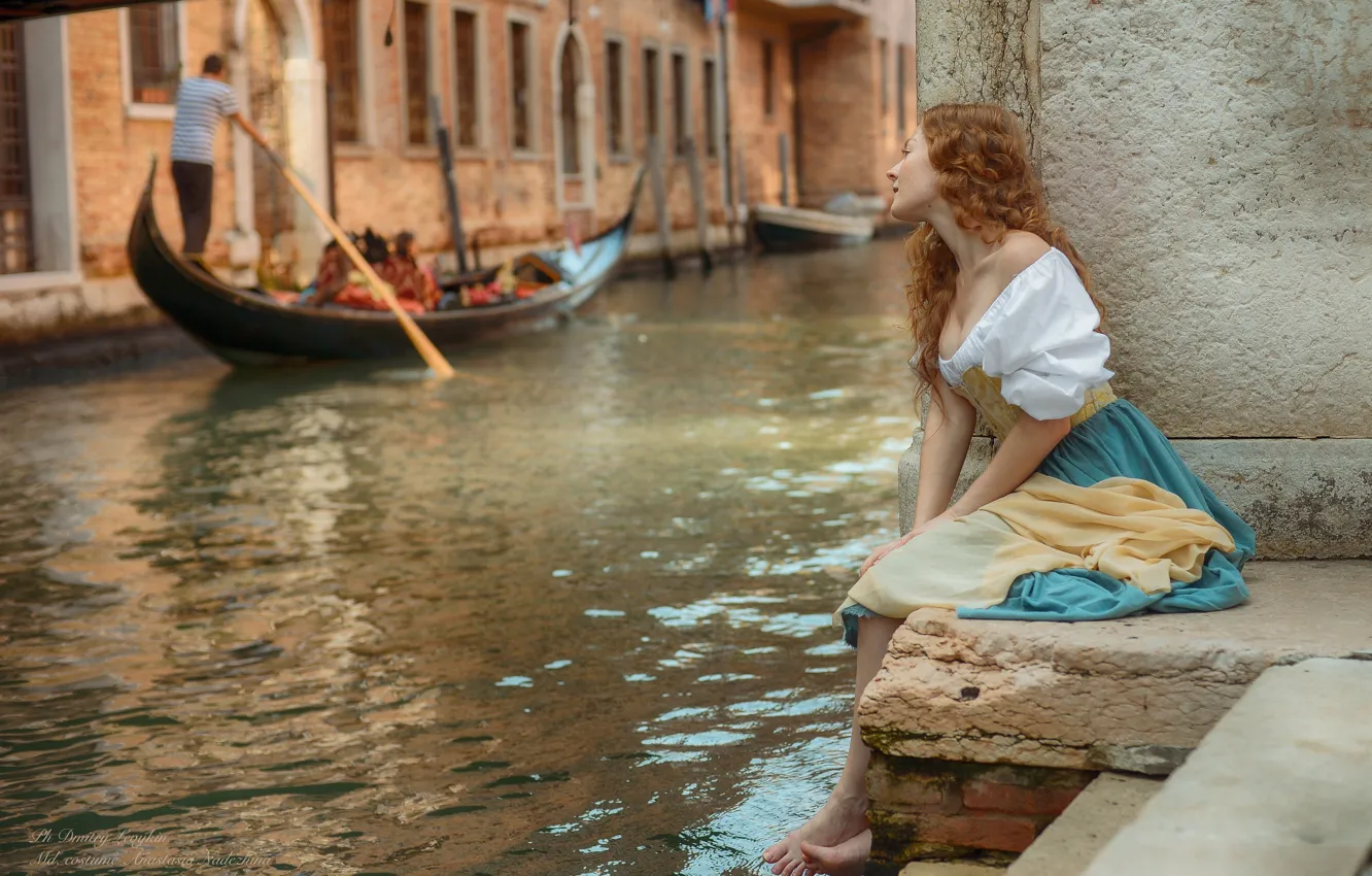 Фото обои river, Italy, barefoot, model, women, redhead, Venice, sitting