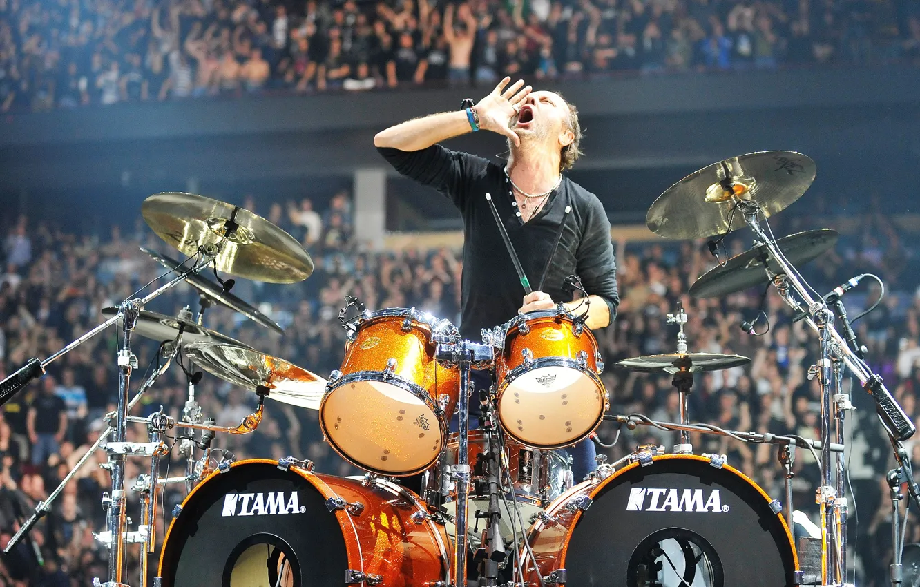 Фото обои концерт, барабаны, крик, Metallica, стадион, фанаты, зов, ударная установка