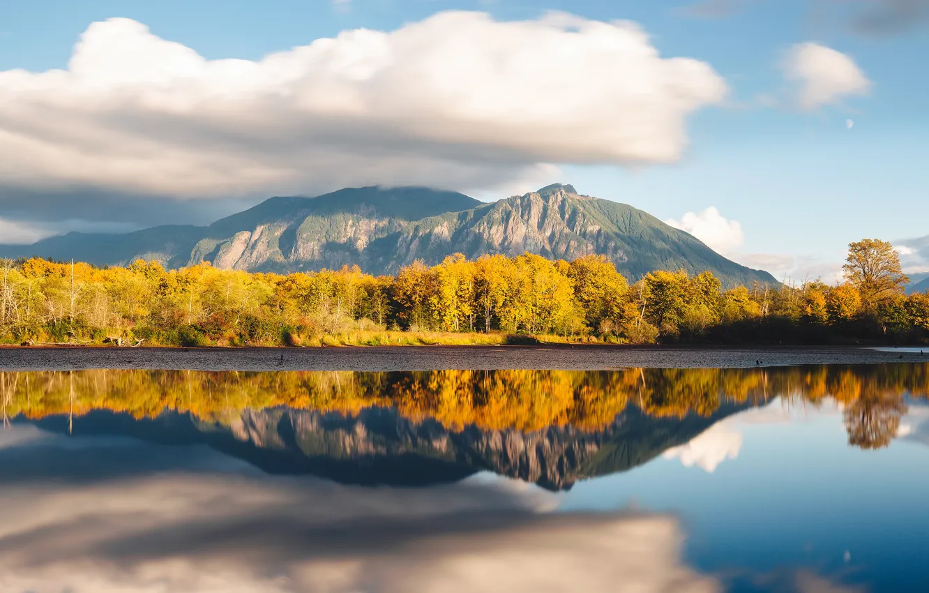 Фото обои осень, лес, облака, деревья, пейзаж, горы, озеро, отражение