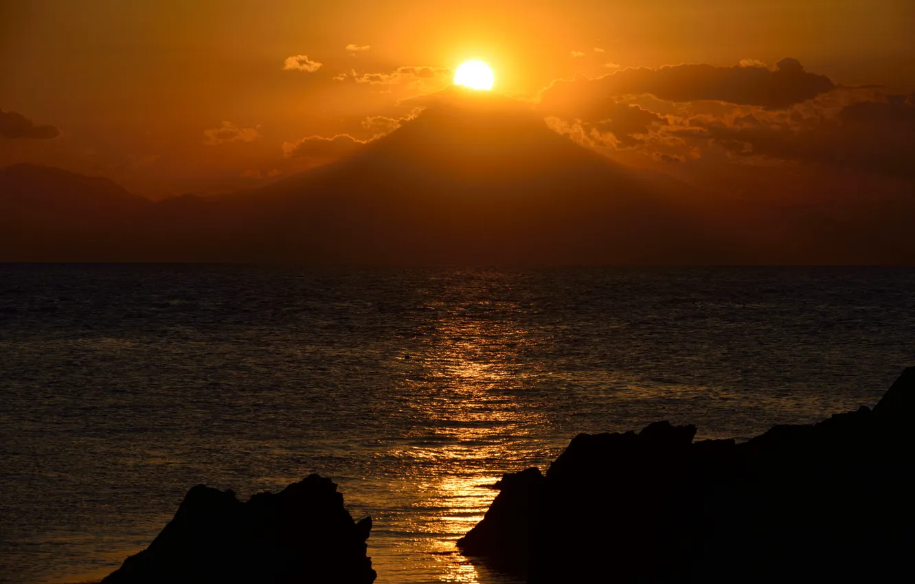 Фото обои солнце, закат, озеро, скалы, гора, Фуджи