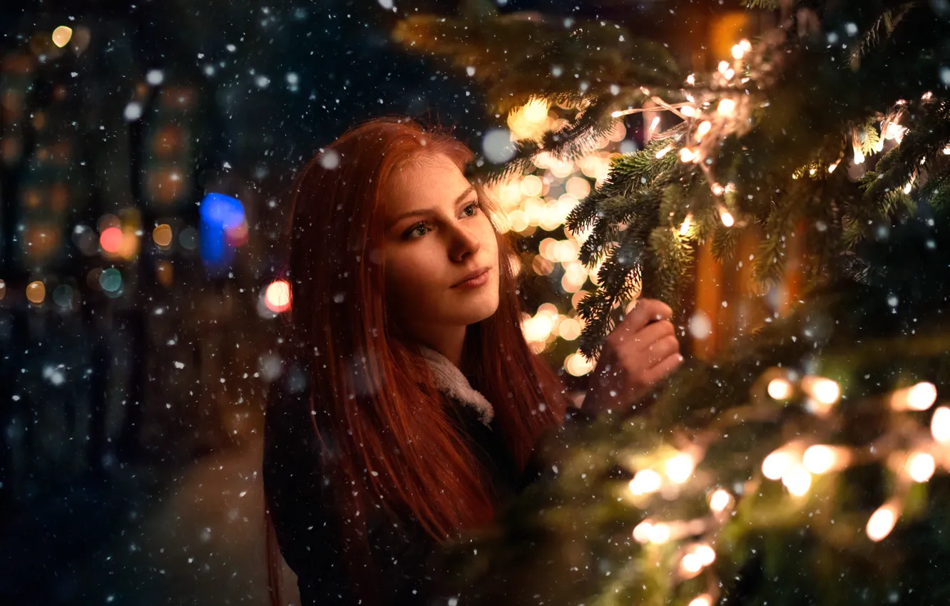 Фото обои девушка, снег, огни, ёлка