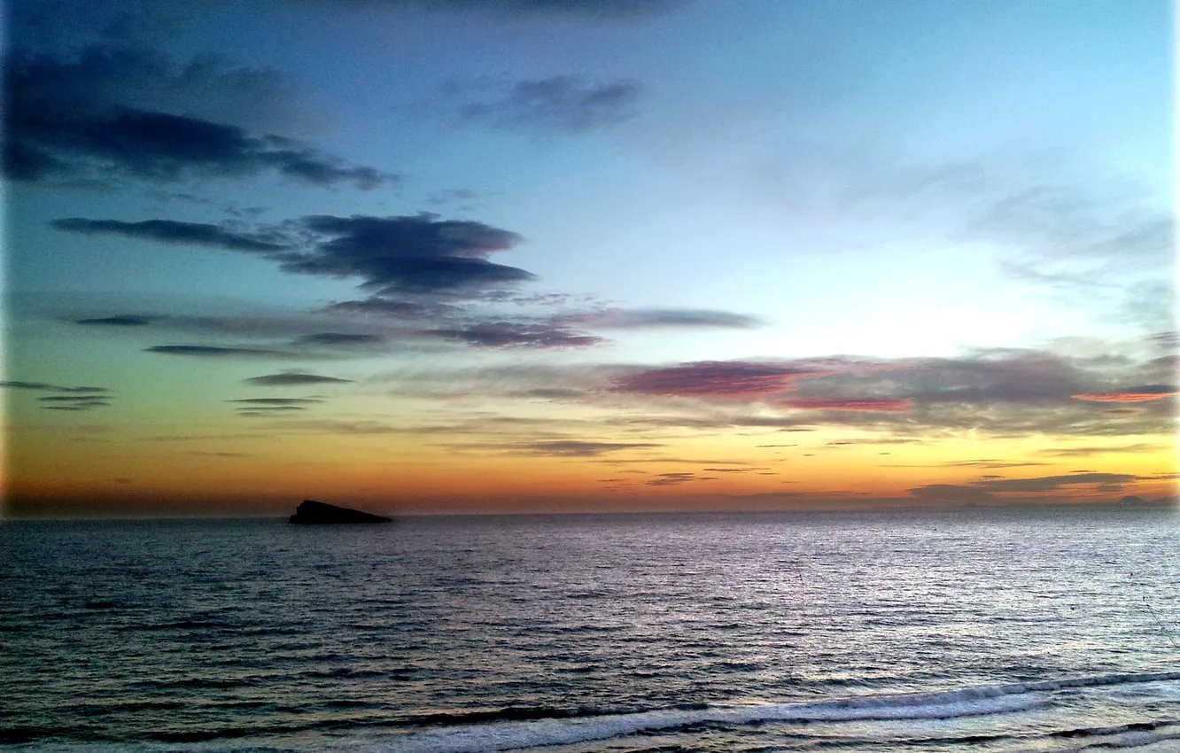 Фото обои море, волны, небо, закат, скала, вечер, горизонт