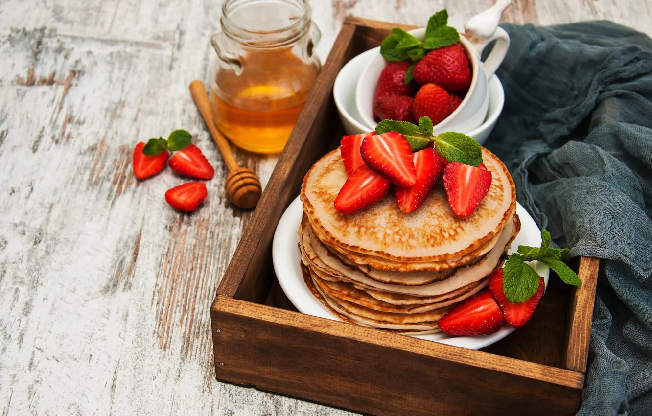 Фото обои ягоды, завтрак, клубника, мед, десерт, блинчики, Olena Rudo