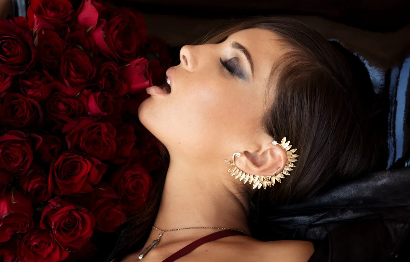 Фото обои sexy, lips, roses, makeup, Brittny Ward