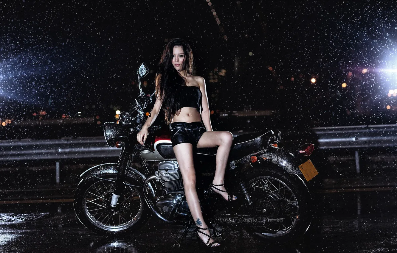 Фото обои девушка, дождь, мотоцикл, азиатка