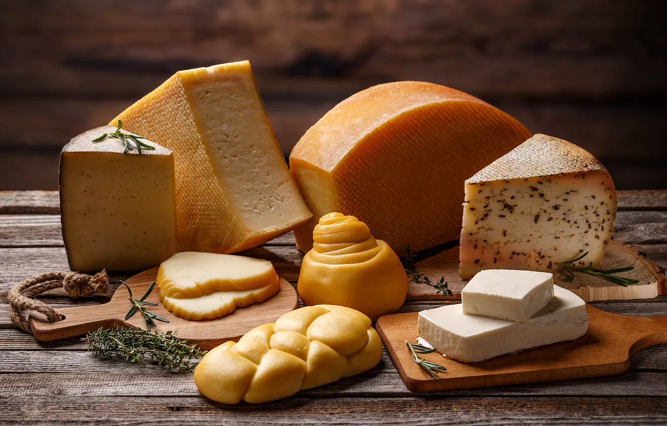 Фото обои зелень, доски, сыр, куски, много, нарезка, сыры, ассорти