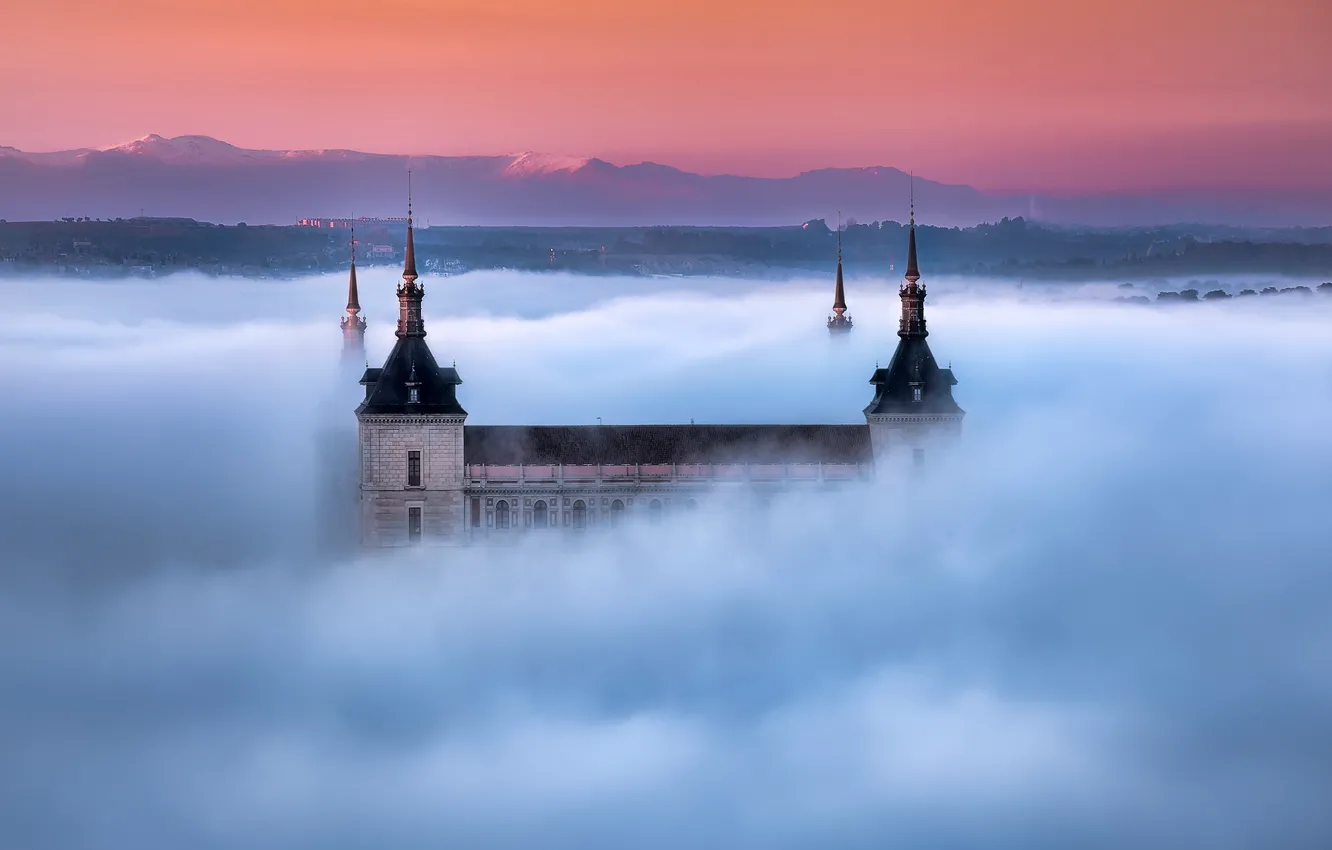 Фото обои горы, туман, утро, собор