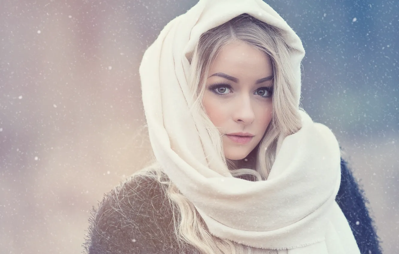 Фото обои зима, глаза, взгляд, девушка, портрет, блондинка, платок