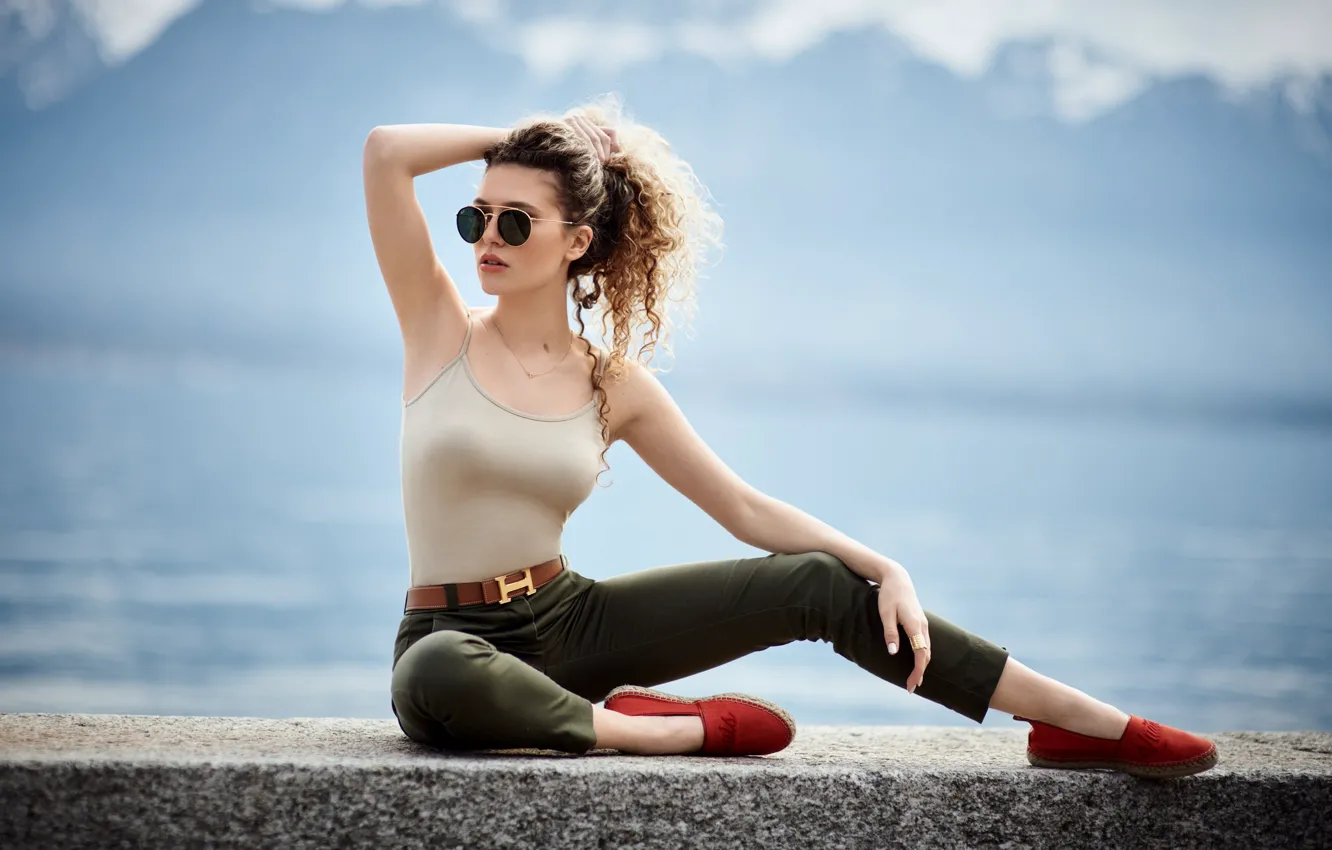 Фото обои девушка, поза, фон