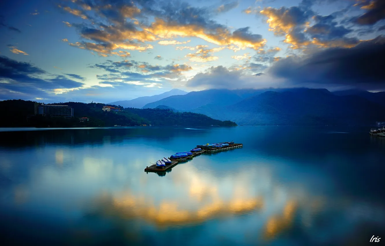 Фото обои море, холмы, лодка, вечер, городок