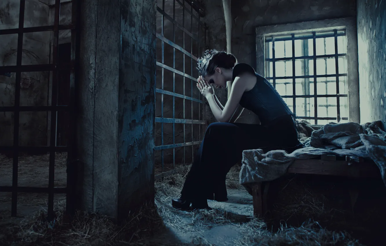 Фото обои одиночество, Девушка, решетка, окно, принцесса, тюрьма