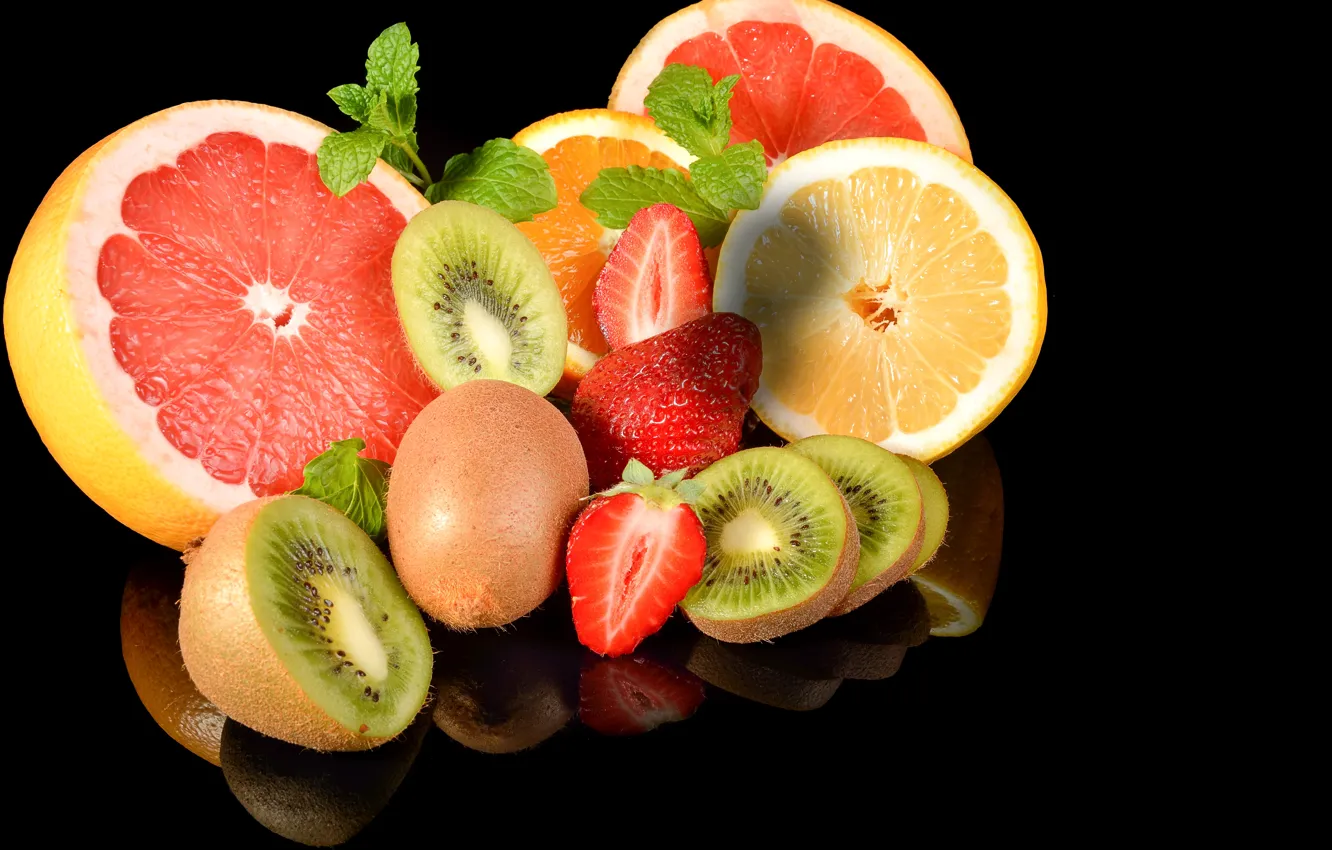 Фото обои апельсины, киви, клубника, ягода, фрукты, черный фон, грейпфруты