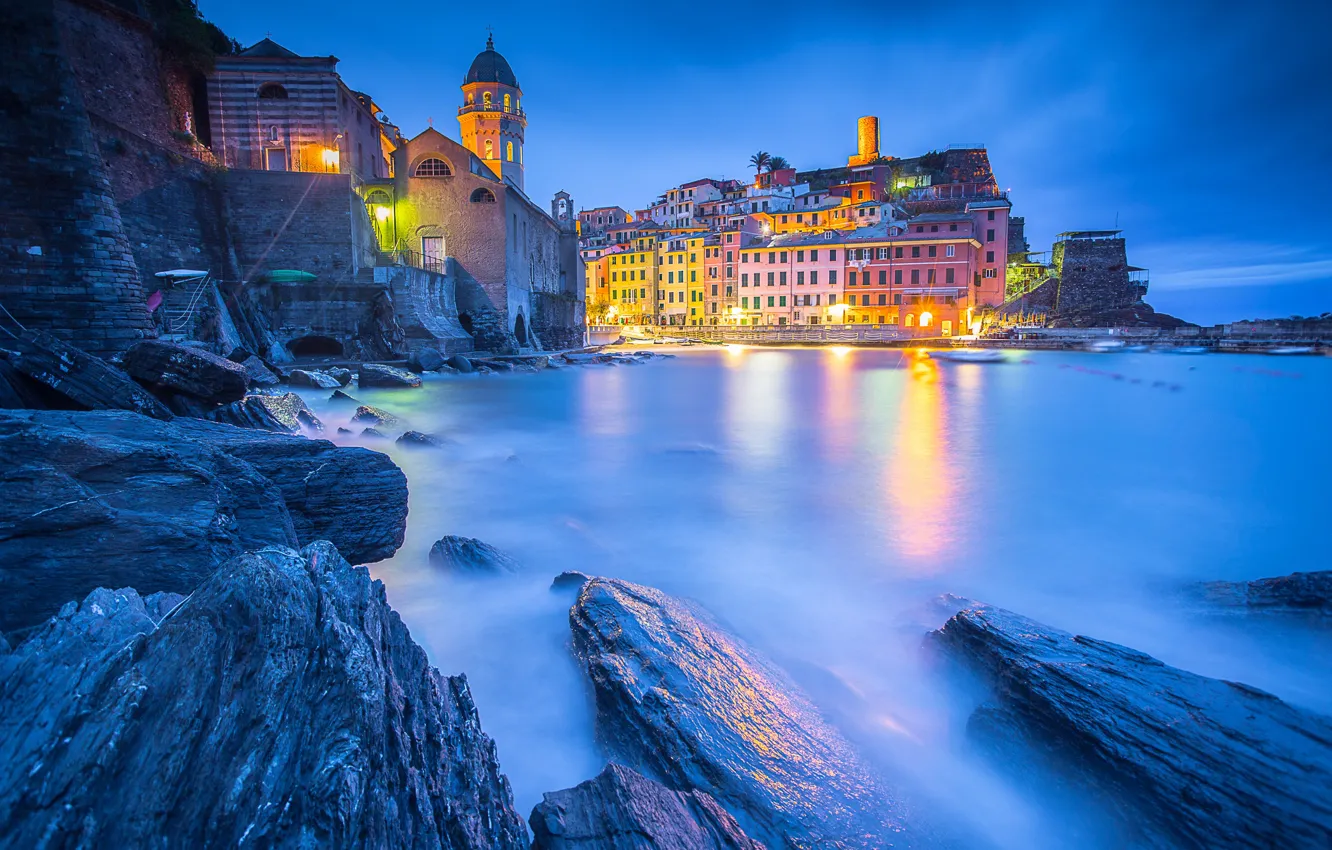 Фото обои побережье, дома, Италия, церковь, ночной город, Italy, Лигурийское море, гавань