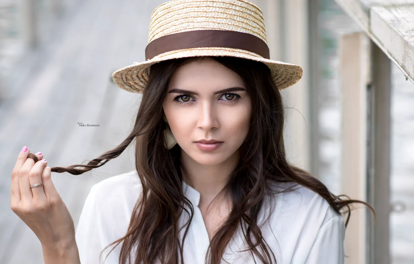 Фото обои girl, hat, brown eyes, photo, photographer, model, lips, face