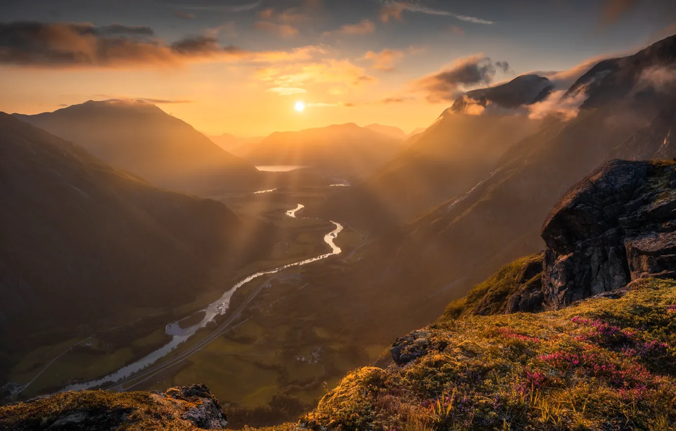 Фото обои небо, солнце, горы, река, рассвет, вид, высота, Норвегия