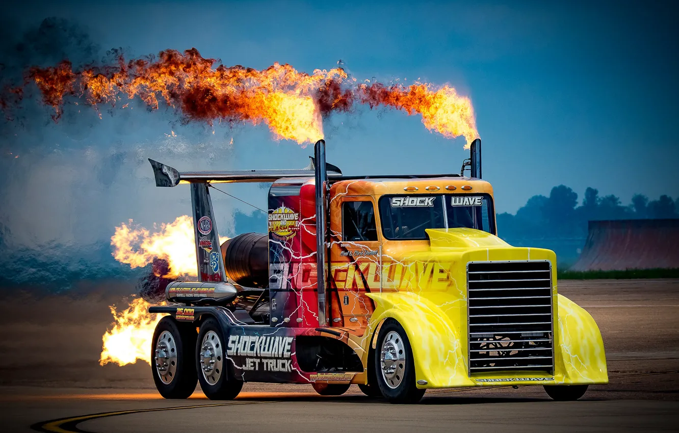 Фото обои огонь, грузовик, Peterbilt, мощный