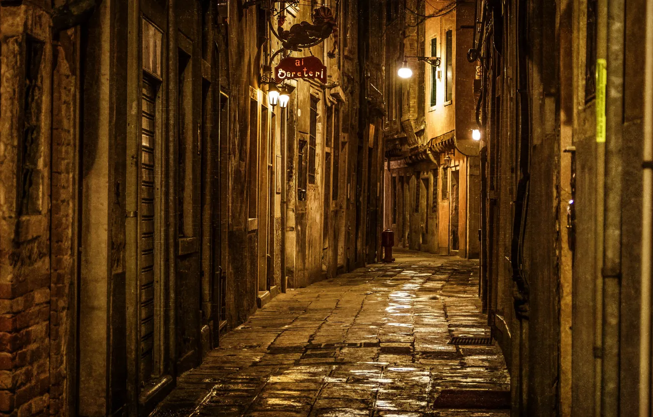 Фото обои дорога, свет, ночь, город, камни, улица, вечер, Италия