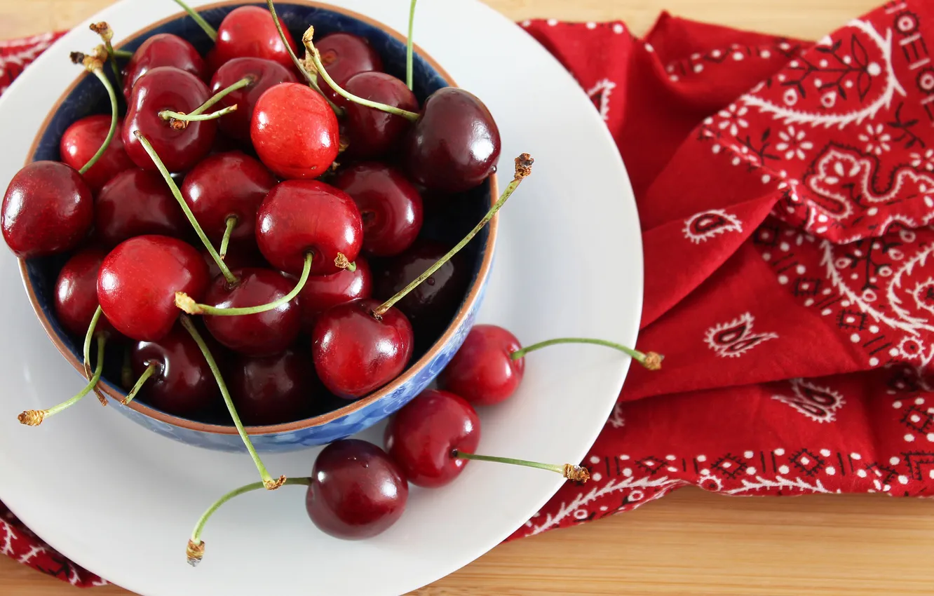Фото обои вишня, ягоды, тарелка, красная, черешня, салфетка
