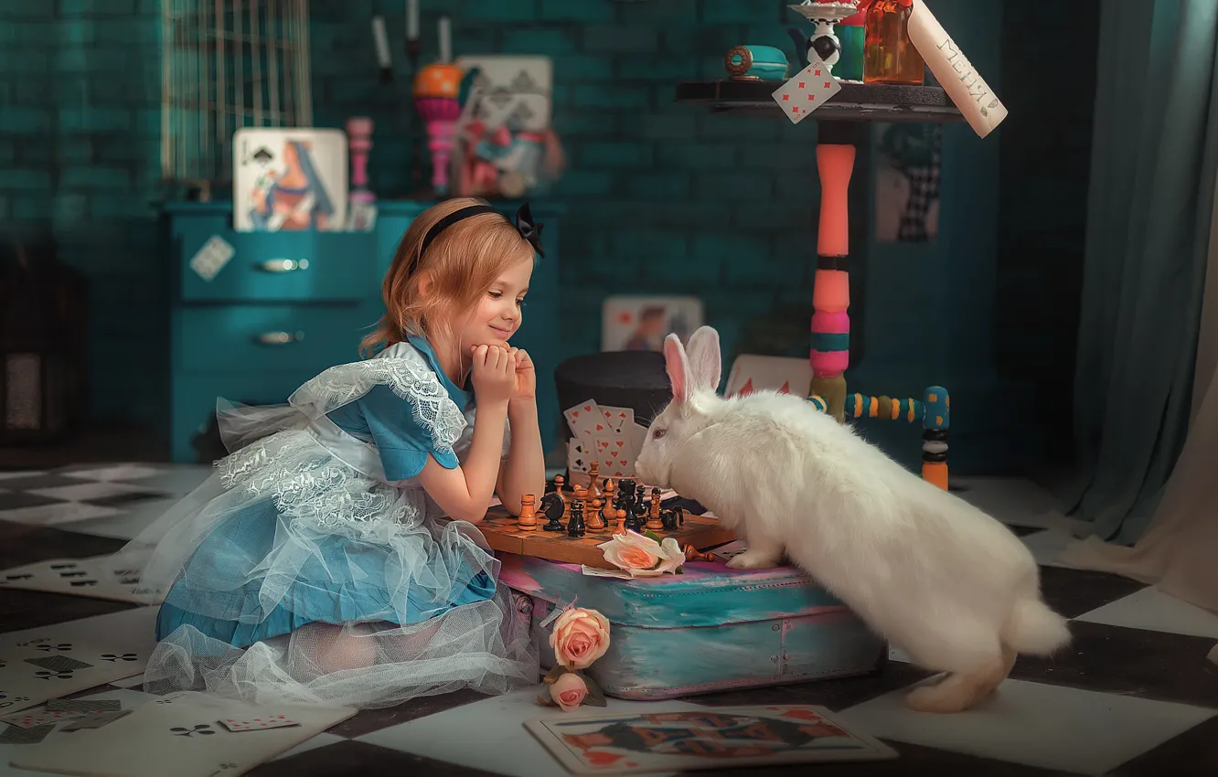 Алиса можно девочка. Девочка Алиса. Следуй за белым кроликом Алиса. Матвейчук Алиса кролик мюзикл.