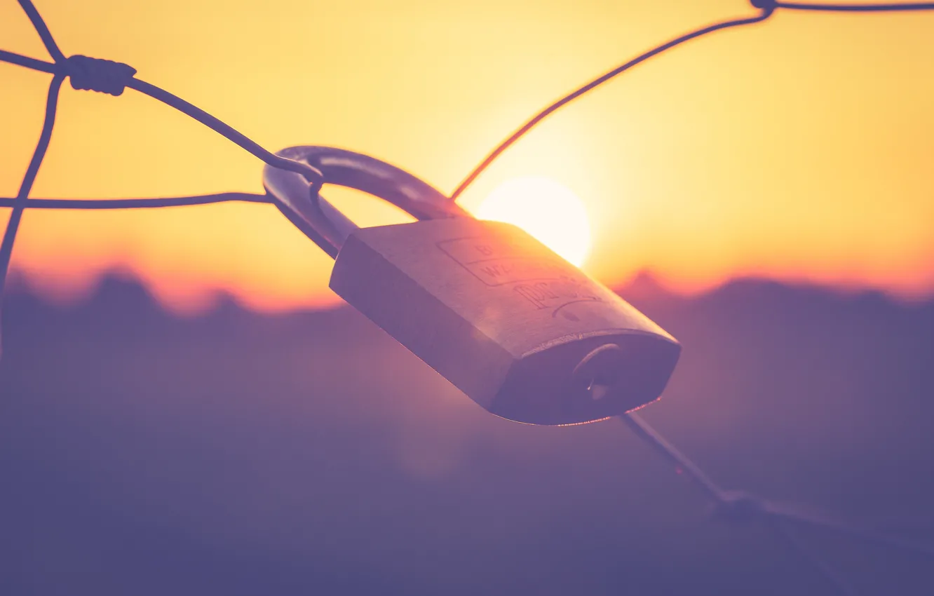 Фото обои sunshine, evening, sun, sundown, fence, bokeh, sunlight, padlock