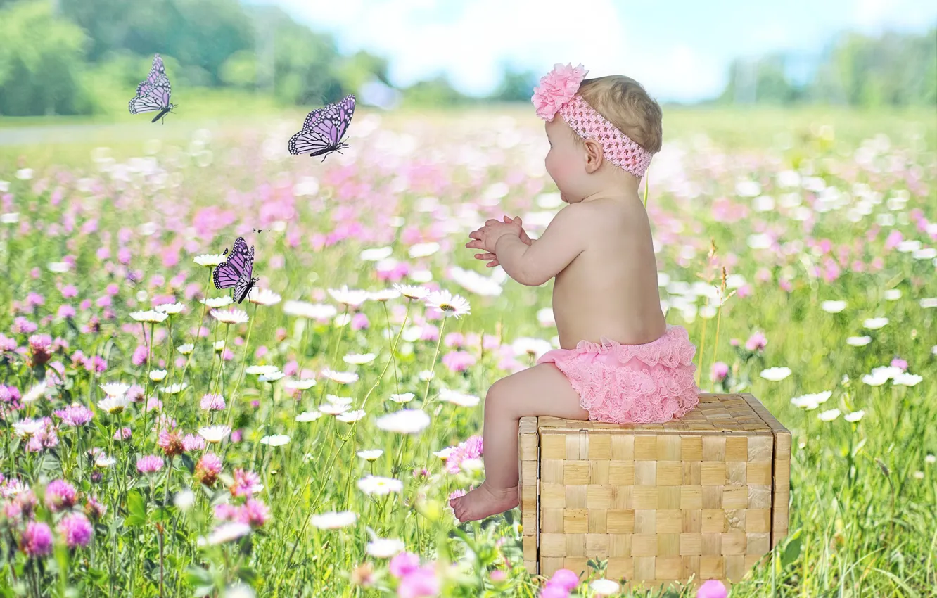 Фото обои бабочки, Девочка, ящик, малышка
