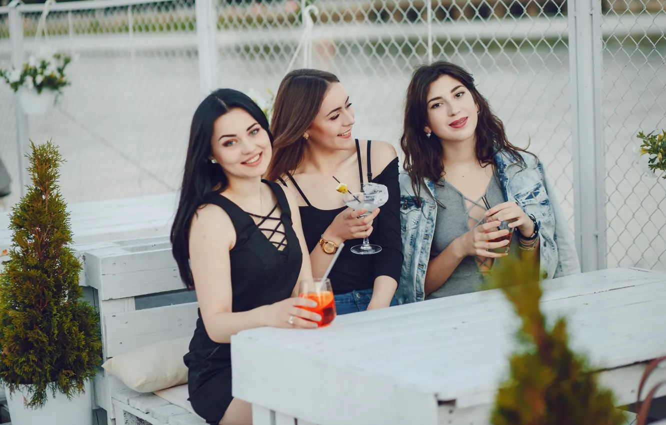 Фото обои девушка, отдых, кофе, группа