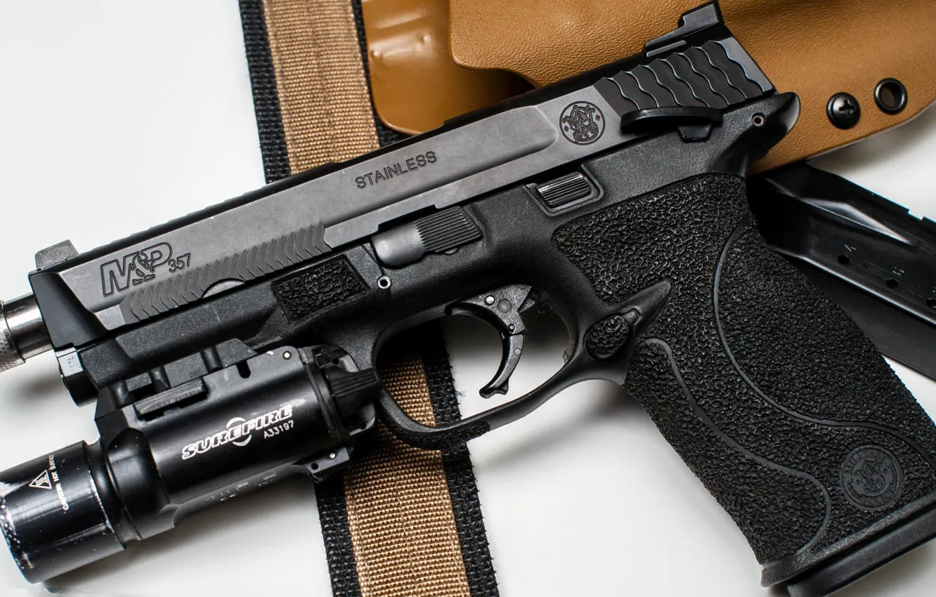 Фото обои пистолет, фонарь, кобура, S&amp;W, smith &amp; wesson, 357, M&amp;P, surefire