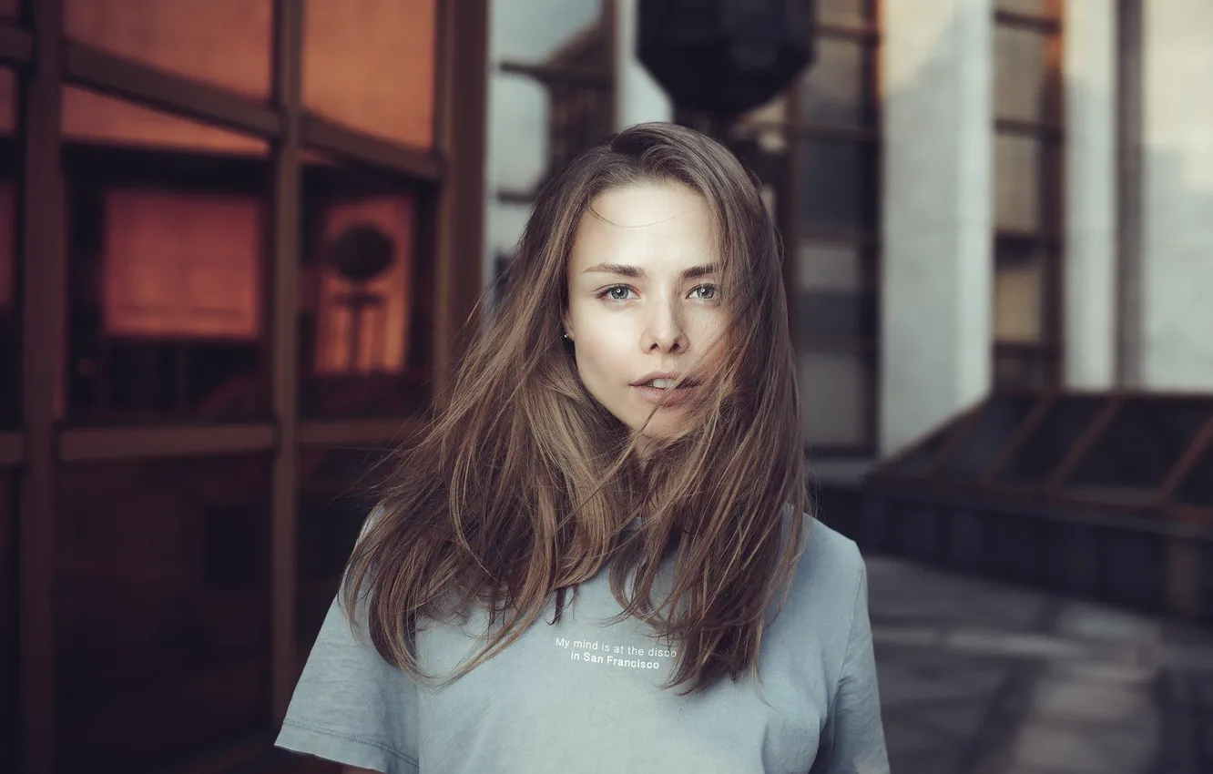 Фото обои woman, beautiful, model, sweet, T-shirt, long-haired, charming