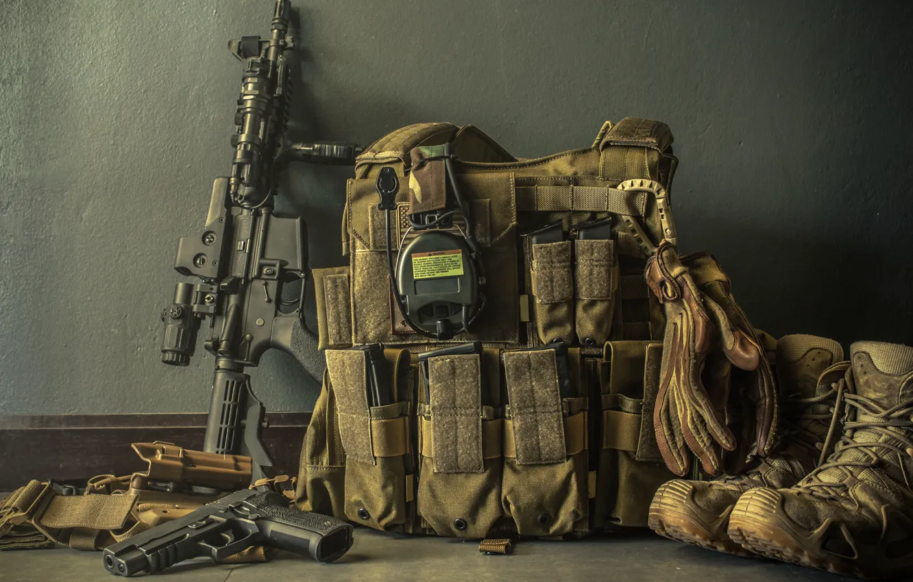 Фото обои gun, assault rifle, equipment, backpack