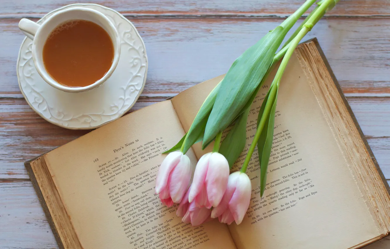Фото обои любовь, цветы, чай, тюльпаны