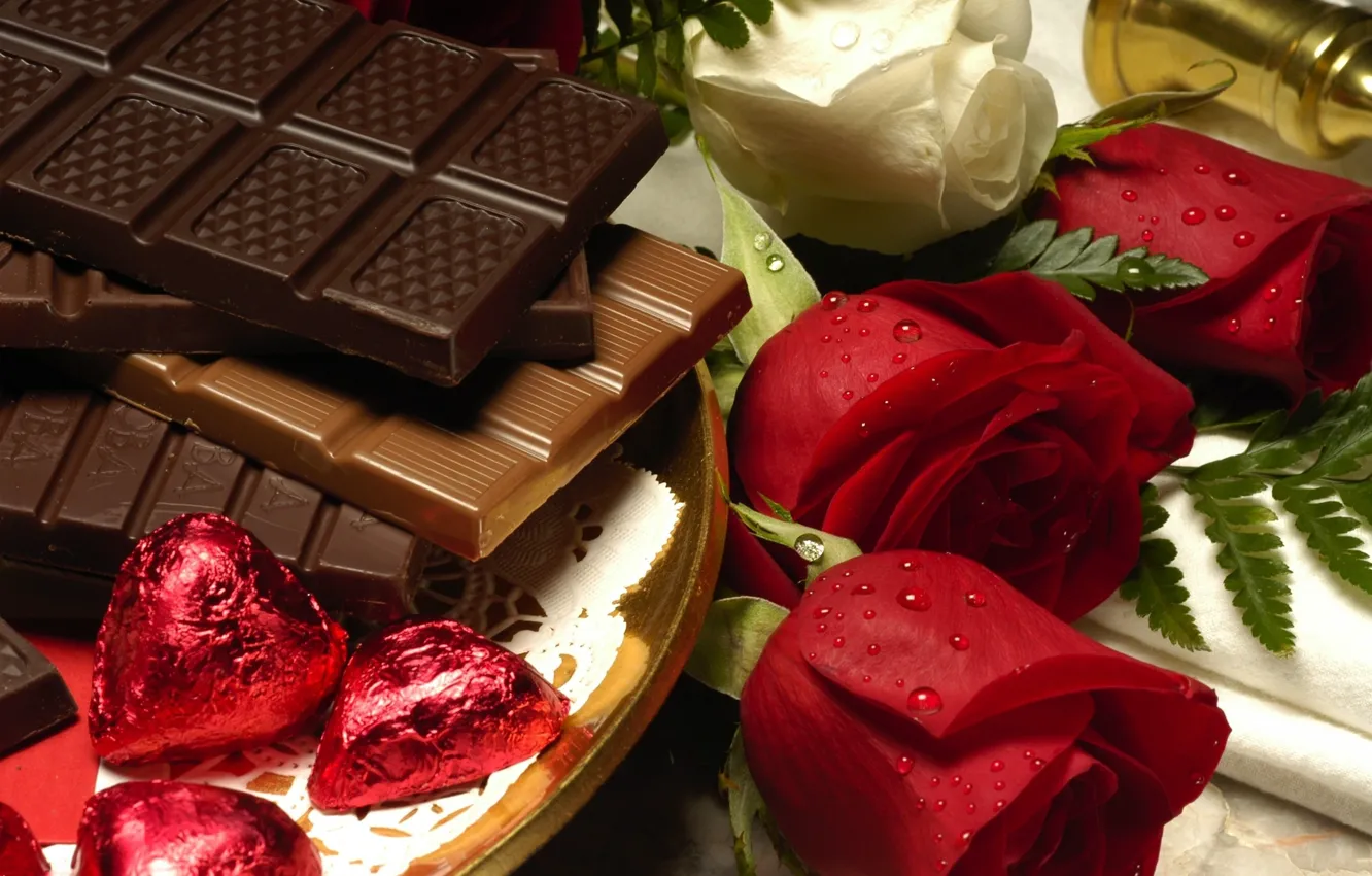 Фото обои розы, Шоколад, капли воды, поднос