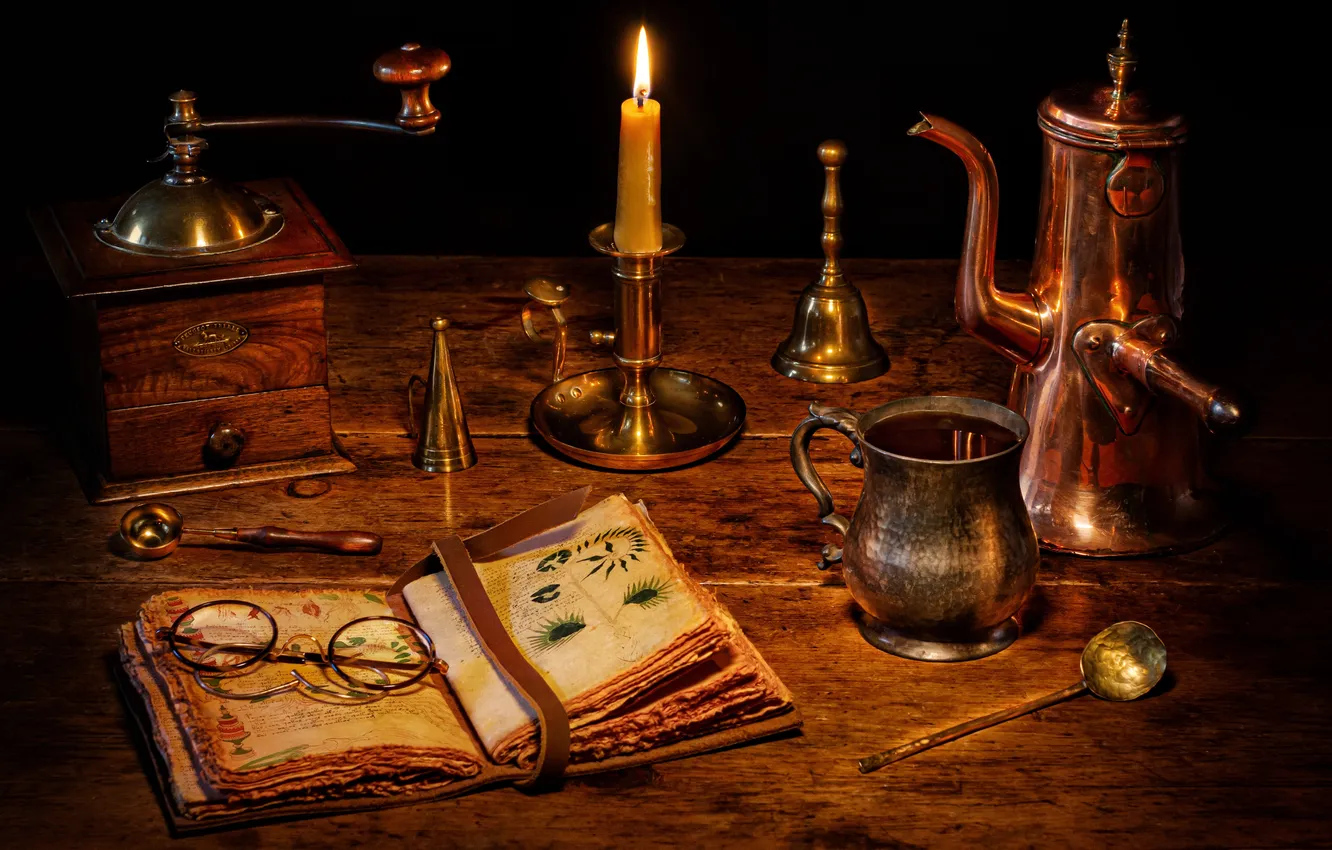 Фото обои кофе, свечи, очки, кружка, книга, колокольчик, кофемолка, кофейник