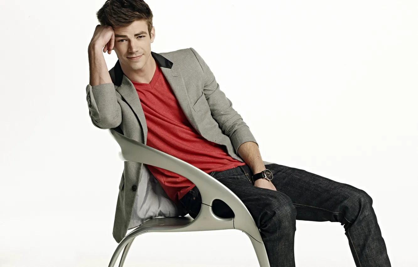 Фото обои стиль, фон, стул, актер, парень, сидит, Grant Gustin