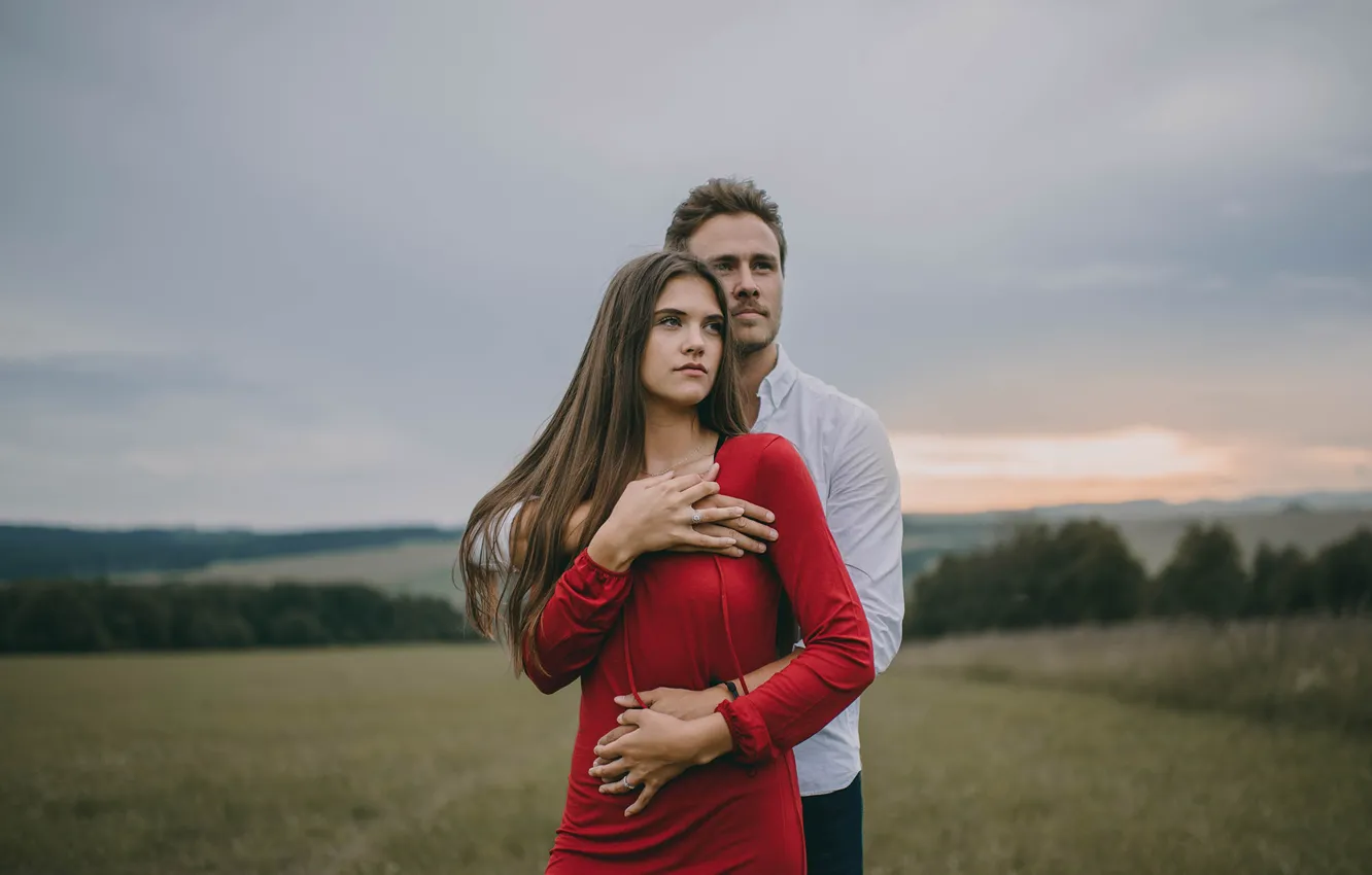 Фото обои взгляд, девушка, счастье, закат, природа, волосы, объятия, пара