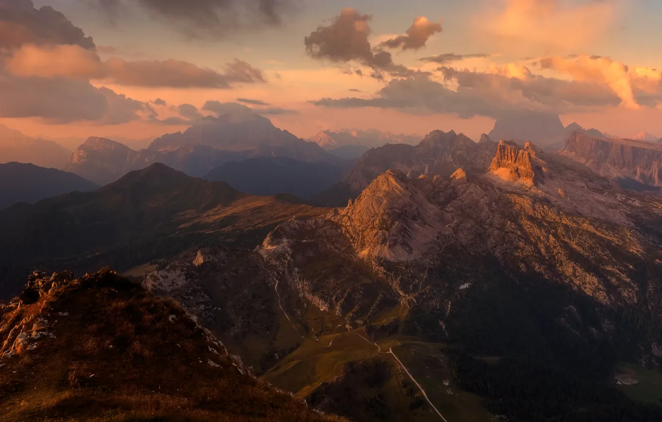 Фото обои небо, облака, пейзаж, горы, природа, туман, холмы, вершины