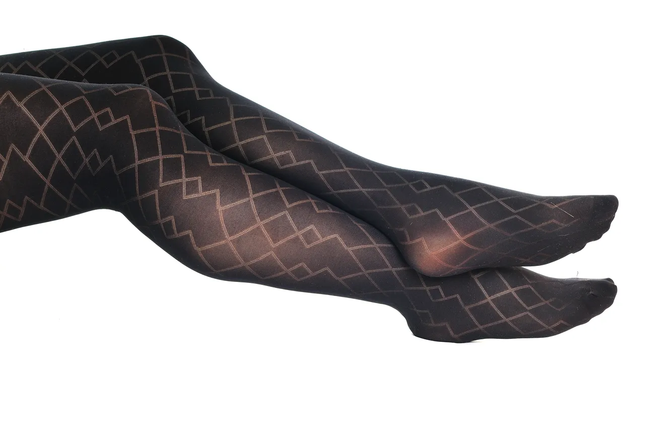 Фото обои woman, leg, pantyhose, feet, diamond patterns tight
