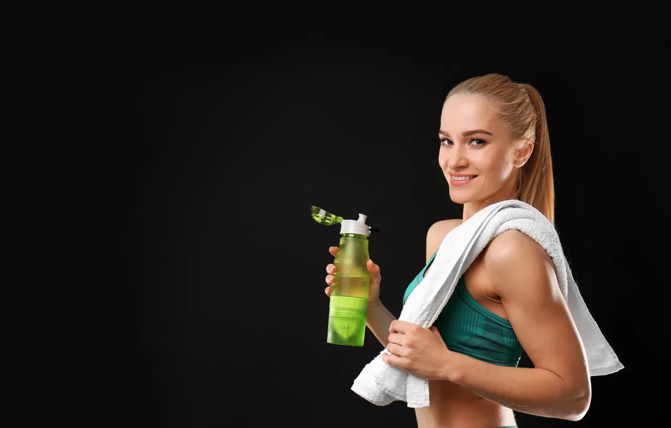 Фото обои smile, water, model, look, fitness