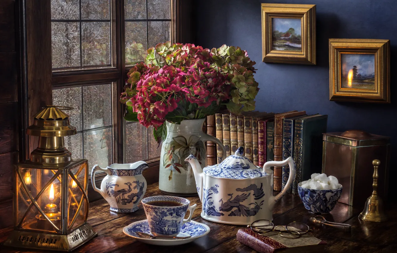 Фото обои цветы, стиль, дождь, чай, книги, лампа, букет, чайник