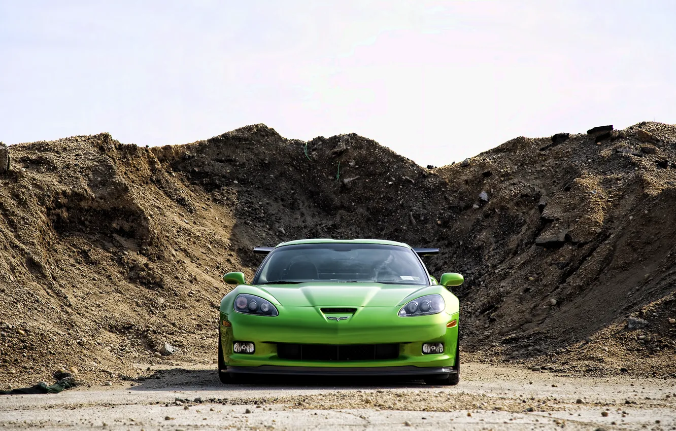 Фото обои Corvette, Chevrolet, ЗЕЛЁНЫЙ, ЗЕМЛИ, НАСЫПЬ