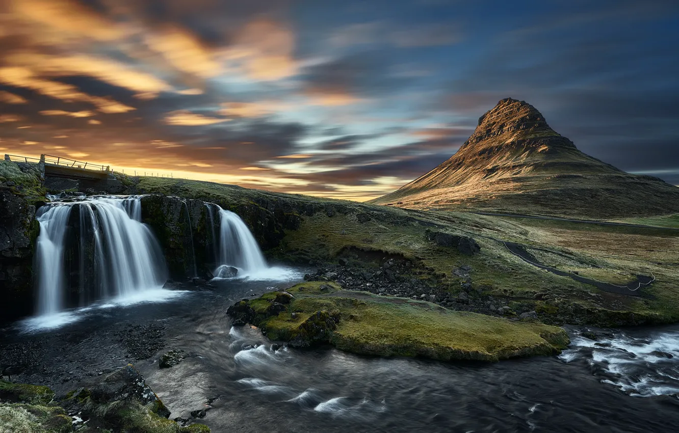 Фото обои небо, облака, горы, берег, водопад, Исландия, водоем