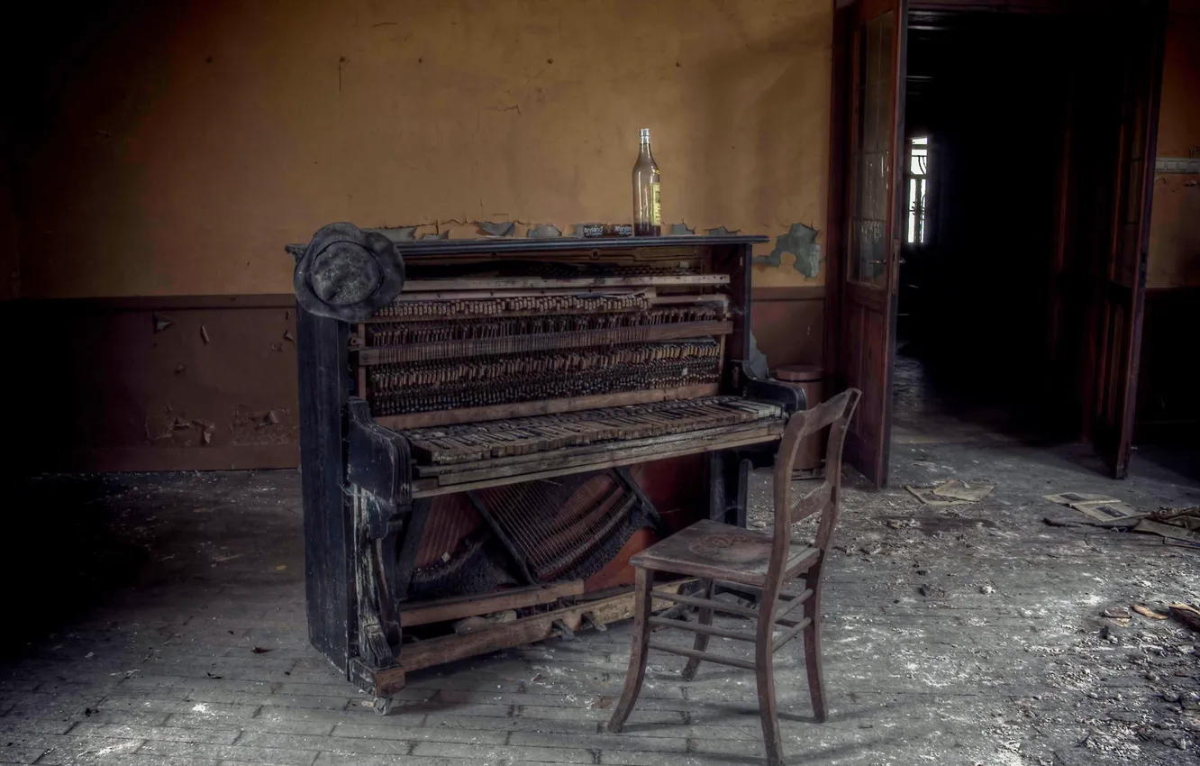 Фото обои музыка, бутылка, стул, пианино