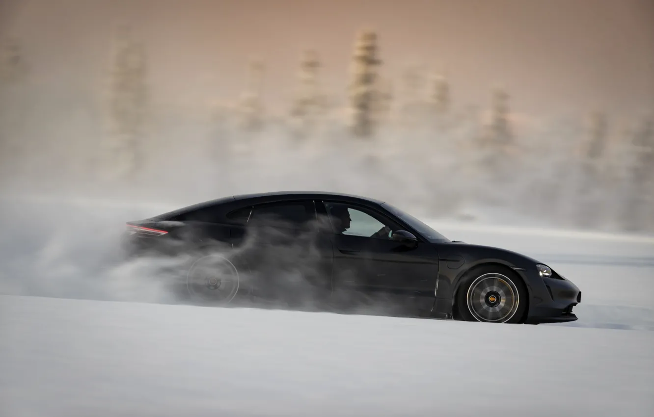 Фото обои снег, чёрный, Porsche, вид сбоку, 2020, Taycan, Taycan 4S