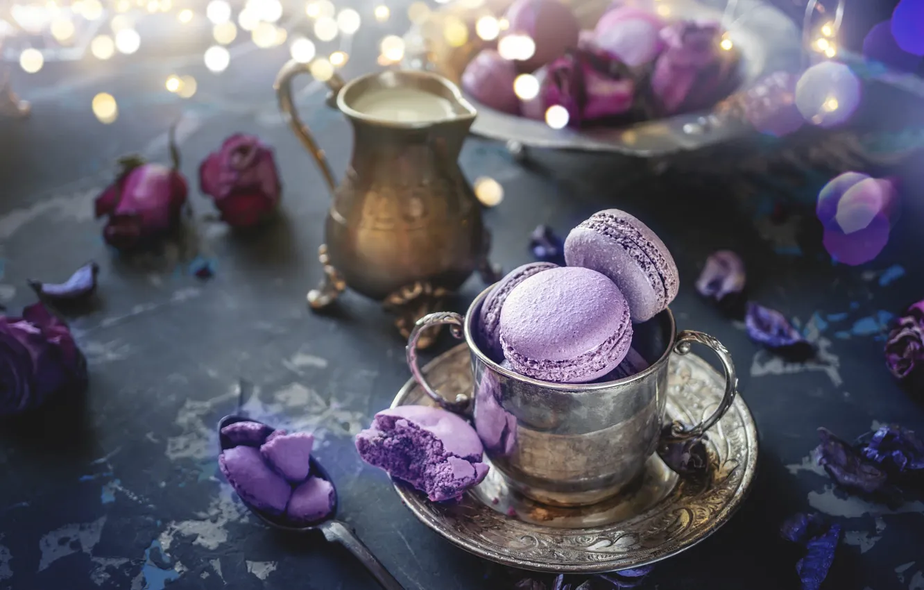 Фото обои цветы, металл, стол, кофе, розы, печенье, ложка, чашка