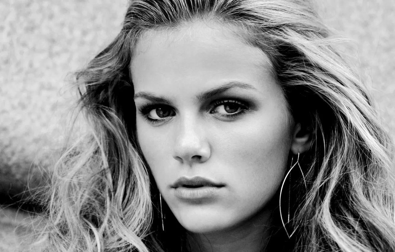 Фото обои лицо, черно-белый, модель, портрет, блондинка, brooklyn decker
